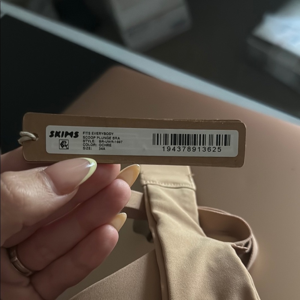 SKIMS Fits Everybody Scoop Plunge Bra in Ochre - 34a